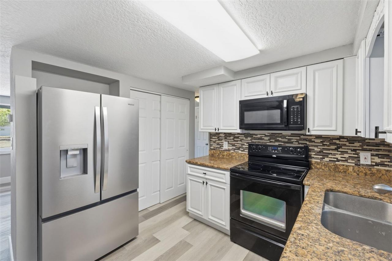 6150 Emerald Drive, New Port Richey, FL 34653 Photo