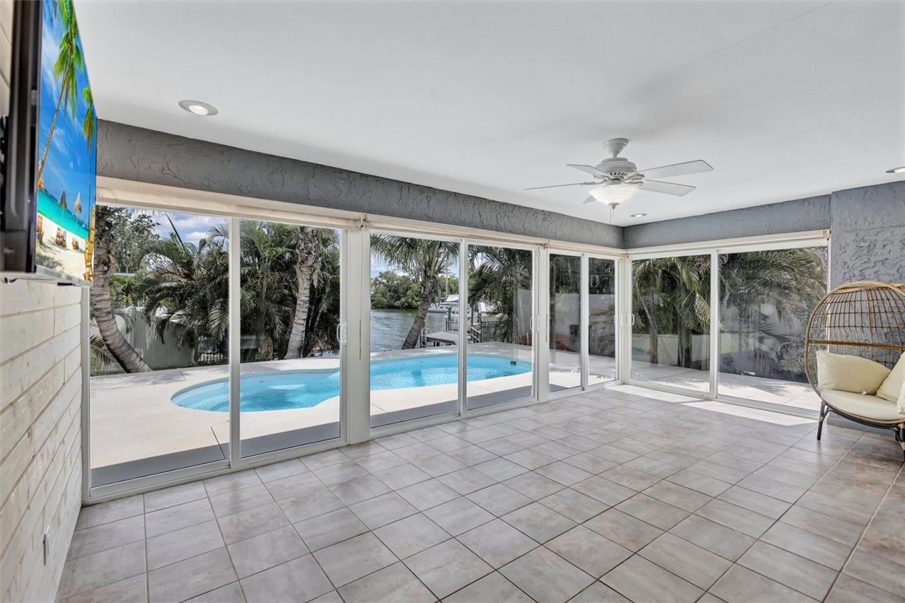 4417 Trout Drive Se, Saint Petersburg, FL 33705 Photo