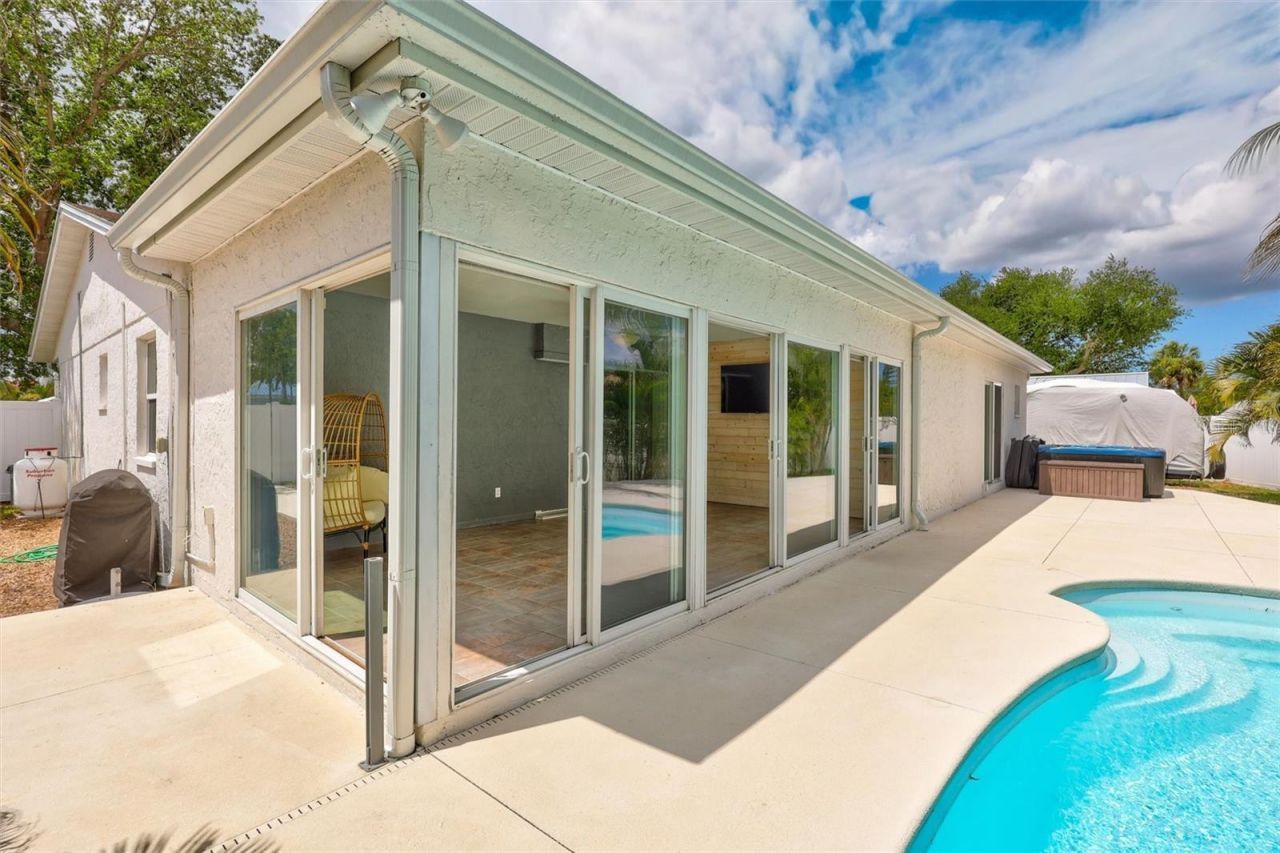 4417 Trout Drive Se, Saint Petersburg, FL 33705 Photo