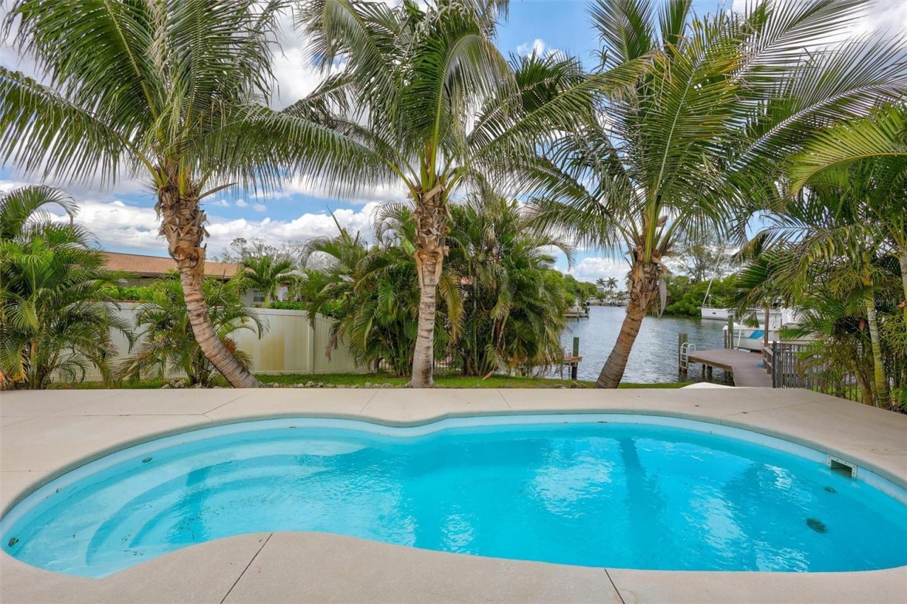 4417 Trout Drive Se, Saint Petersburg, FL 33705 Photo