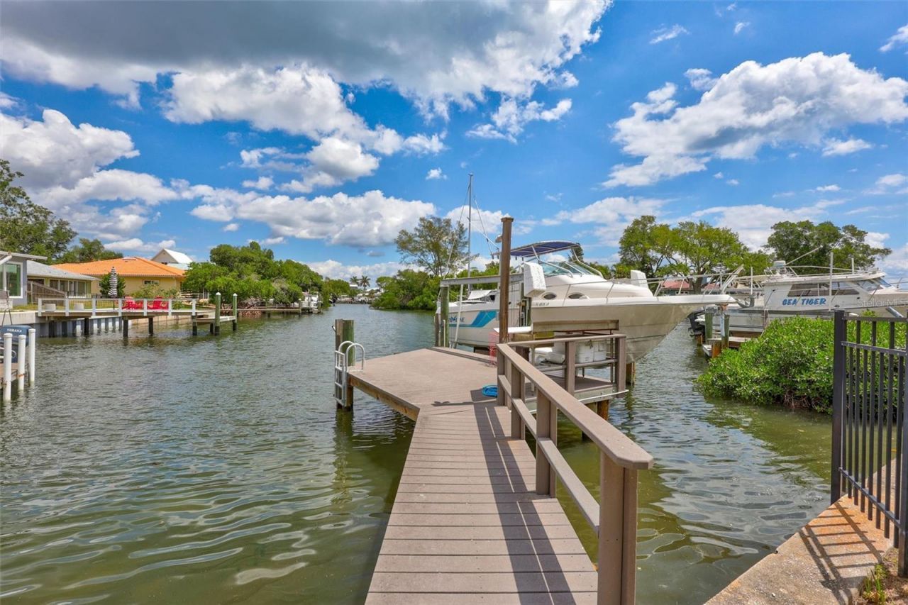 4417 Trout Drive Se, Saint Petersburg, FL 33705 Photo