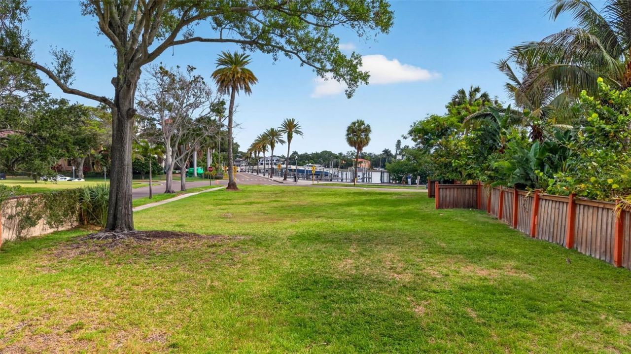 1956 Coffee Pot Boulevard Ne, Saint Petersburg, FL 33704 Photo