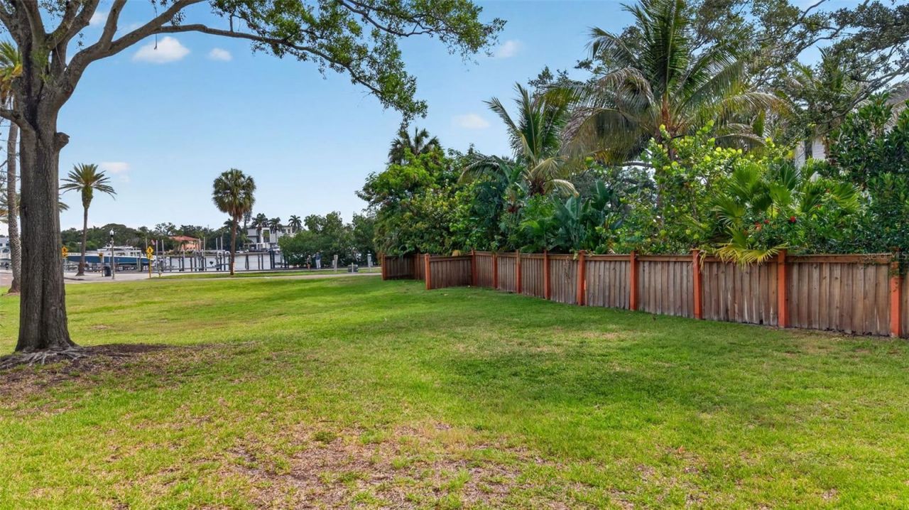 1956 Coffee Pot Boulevard Ne, Saint Petersburg, FL 33704 Photo