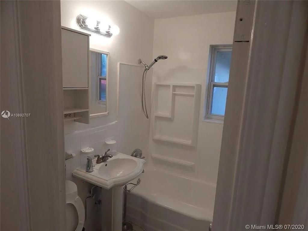1111 N 25th Avenue, Hollywood, FL 33020 Photo