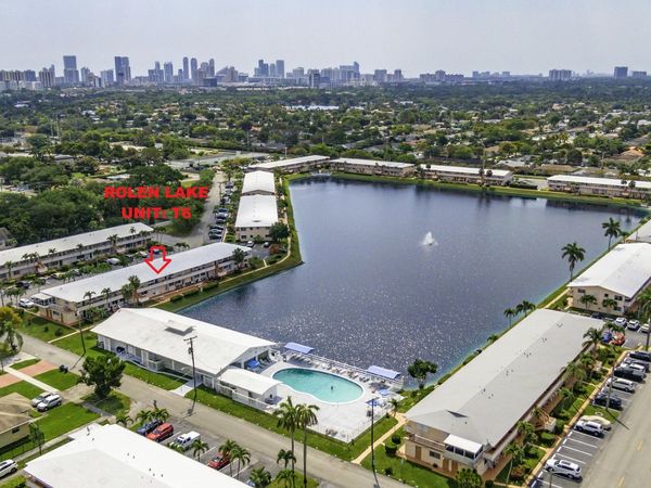 800 SW 10th Terrace, Unit T-6 , Hallandale Beach, FL 33009