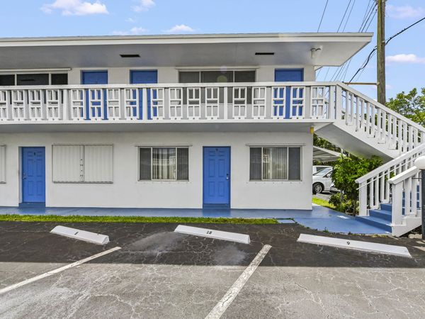 1950 Lake Osborne Drive, Unit 9, Lake Worth Beach, FL 33461