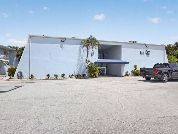 725 Hummingbird Way, Unit 109, North Palm Beach, FL 33408