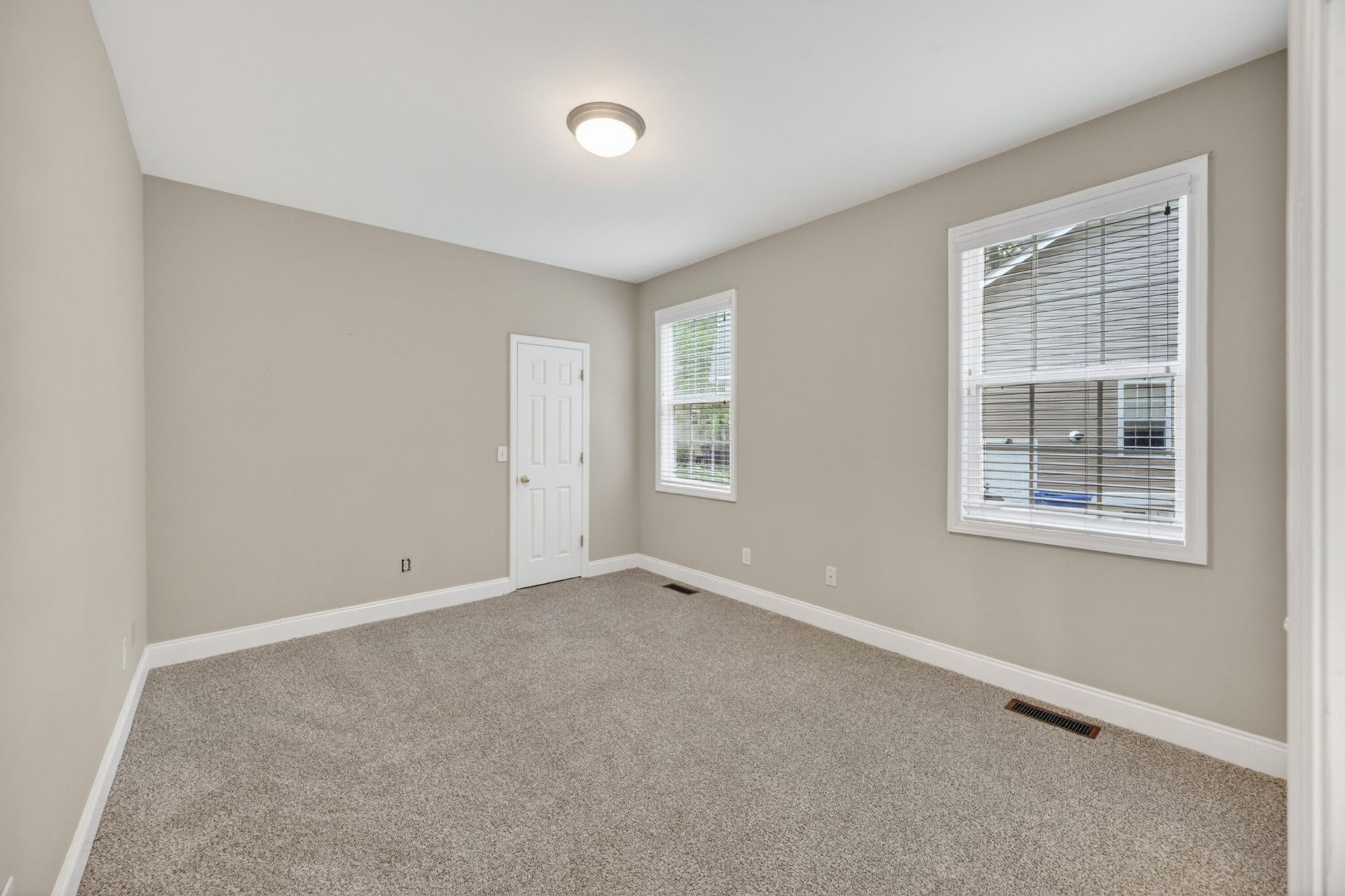 8320 Tyrian Path Photo 17