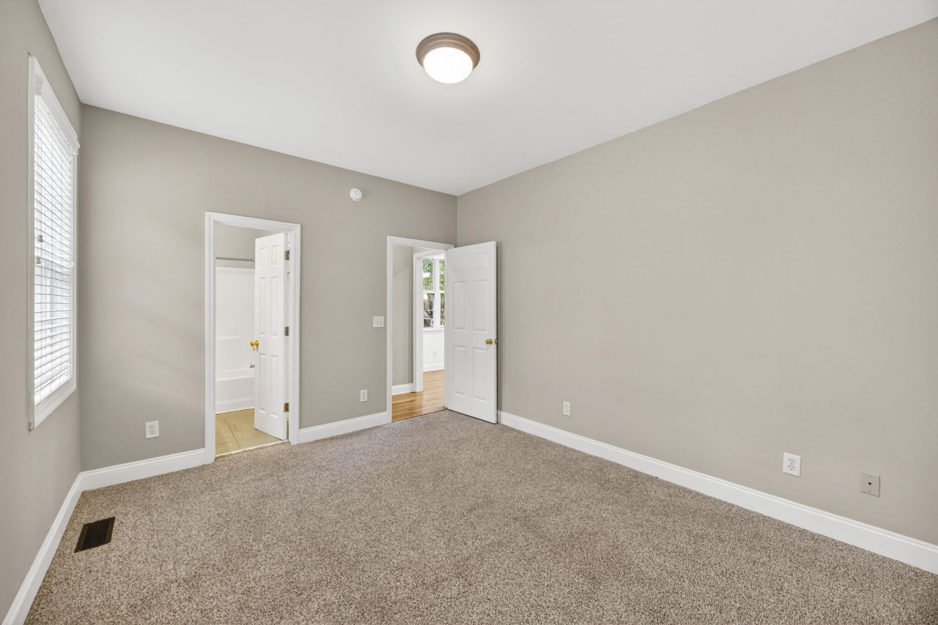 8320 Tyrian Path Photo 18