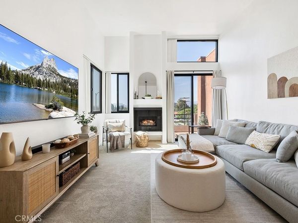 7826 Topanga Canyon Boulevard, Unit 301, Canoga Park, CA 91304