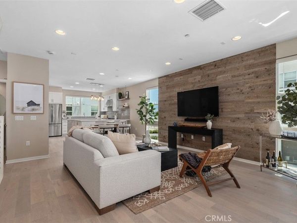 1529 Greenwich Way, Costa Mesa, CA 92627
