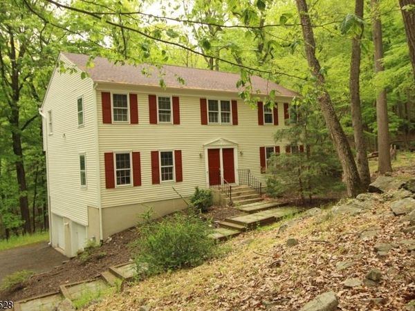 5 Deer Run Dr, Randolph, NJ 07869