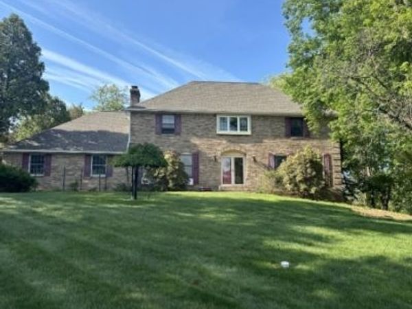 7 Bedford Ct, Clinton, NJ 08801