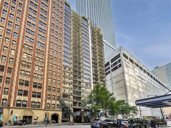 201 E Chestnut Street , Unit 1A, Chicago, IL 60611