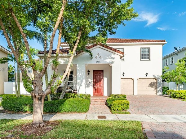 17046 SW 94th Ln , Miami, FL 33196