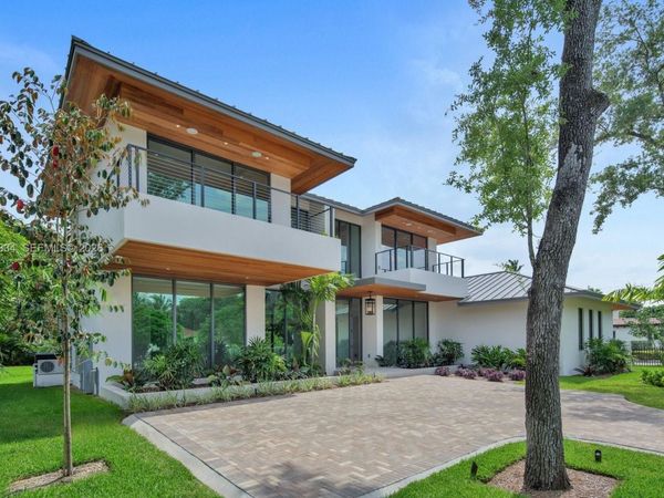 5890 SW 82nd St , South Miami, FL 33143