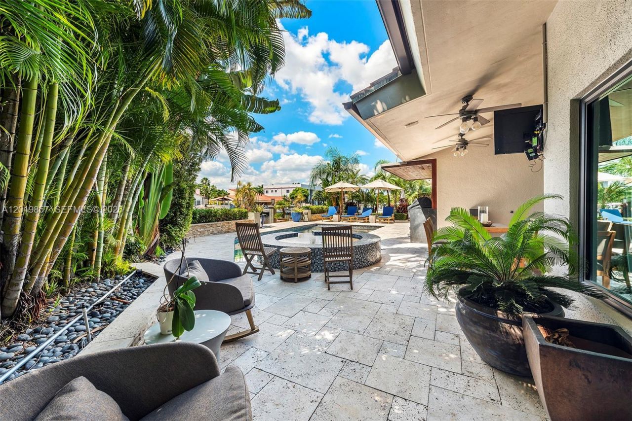 3444 NE 167th St , North Miami Beach, FL 33160 Photo