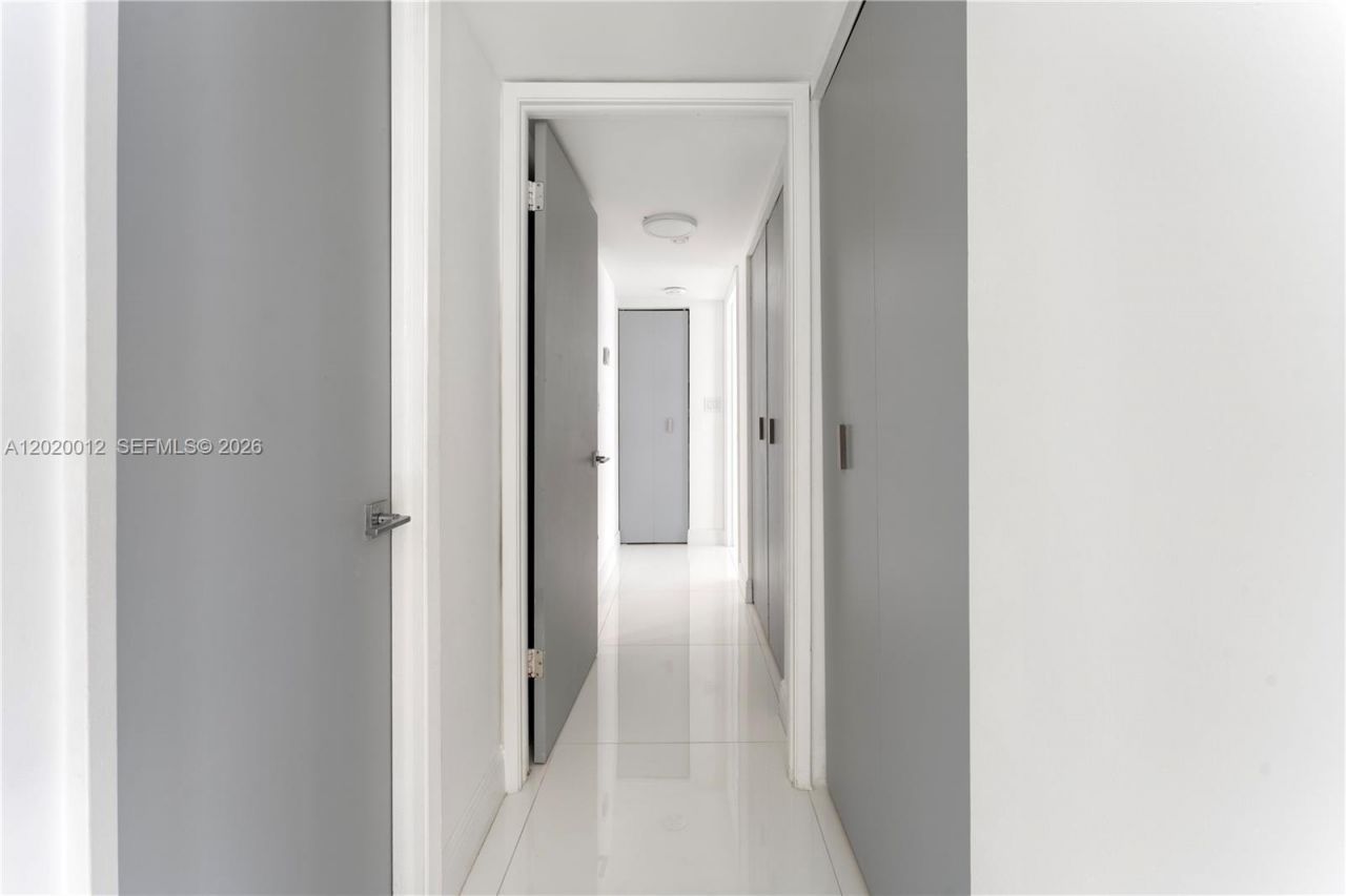 600 NE 36th St , Unit 1111, Miami, FL 33137 Photo