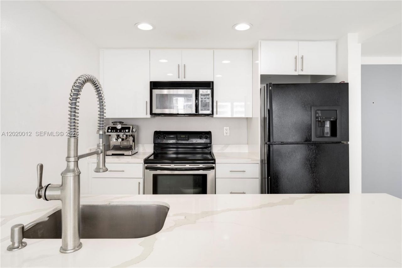 600 NE 36th St , Unit 1111, Miami, FL 33137 Photo