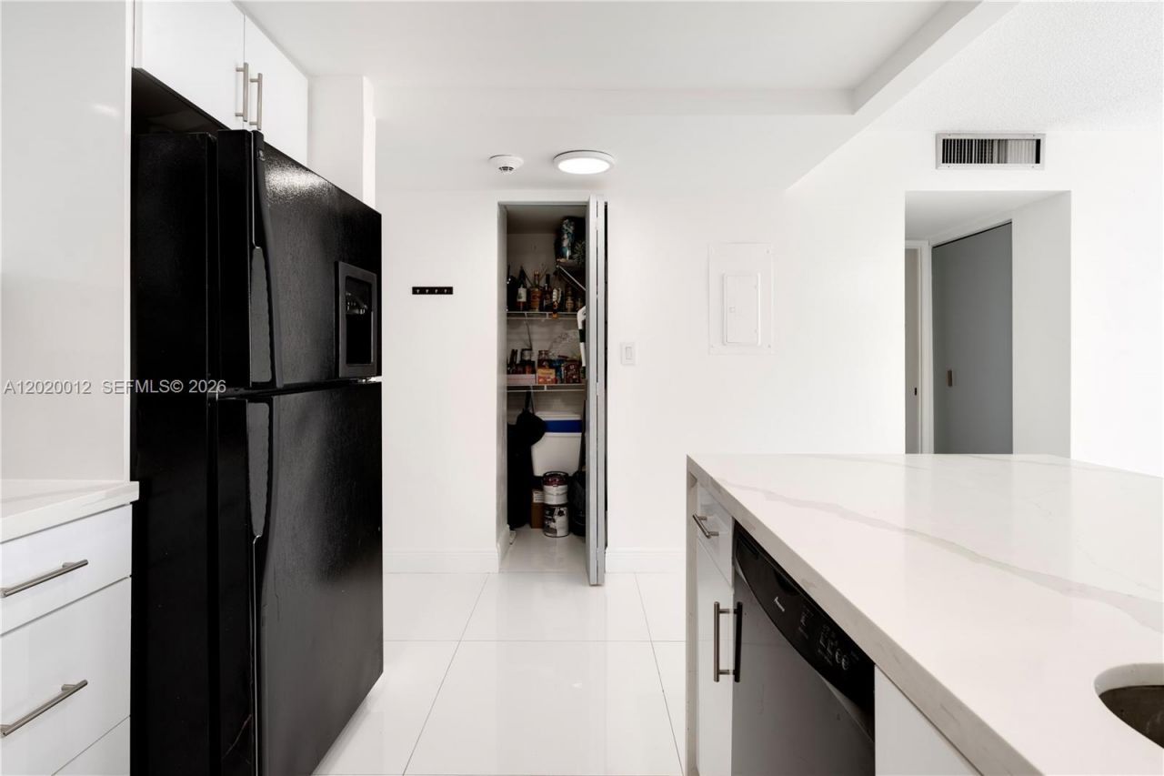 600 NE 36th St , Unit 1111, Miami, FL 33137 Photo