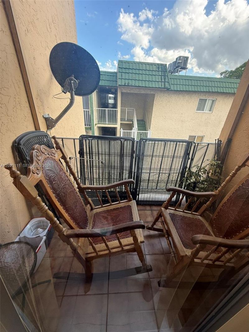 6780 W 2nd Ct, Unit 313, Hialeah, FL 33012 Photo