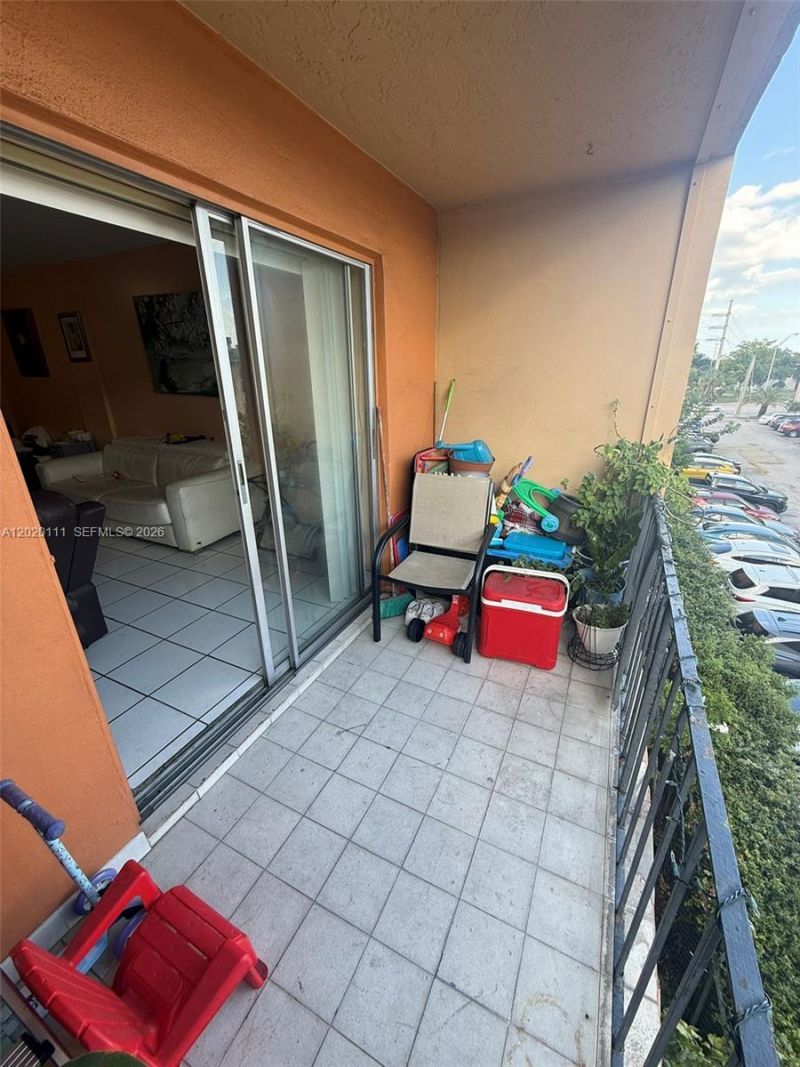 6780 W 2nd Ct, Unit 313, Hialeah, FL 33012 Photo