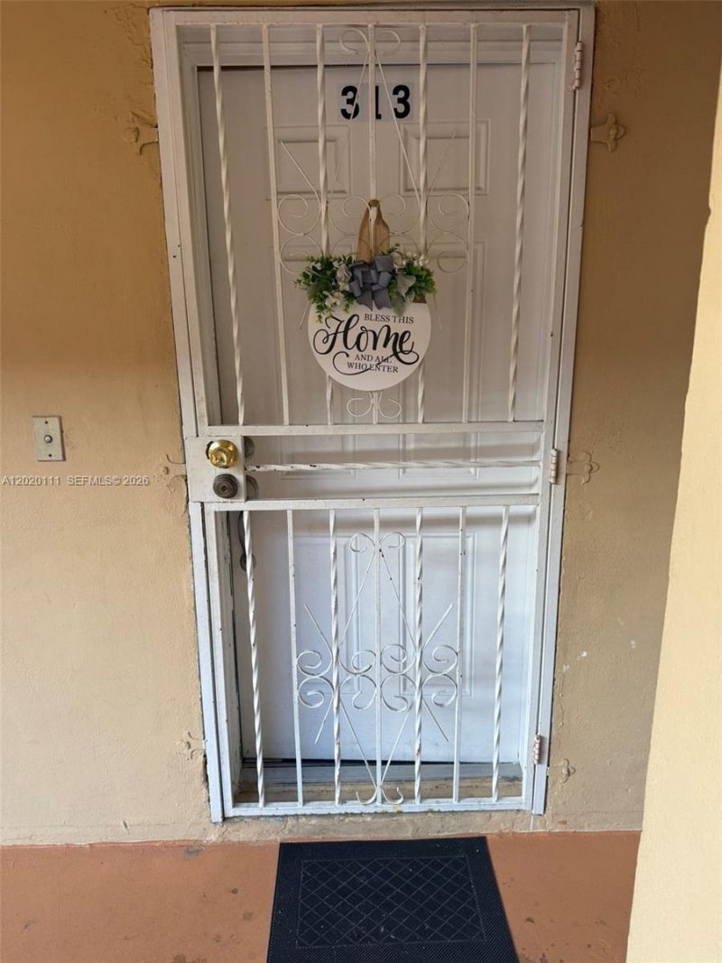 6780 W 2nd Ct, Unit 313, Hialeah, FL 33012 Photo