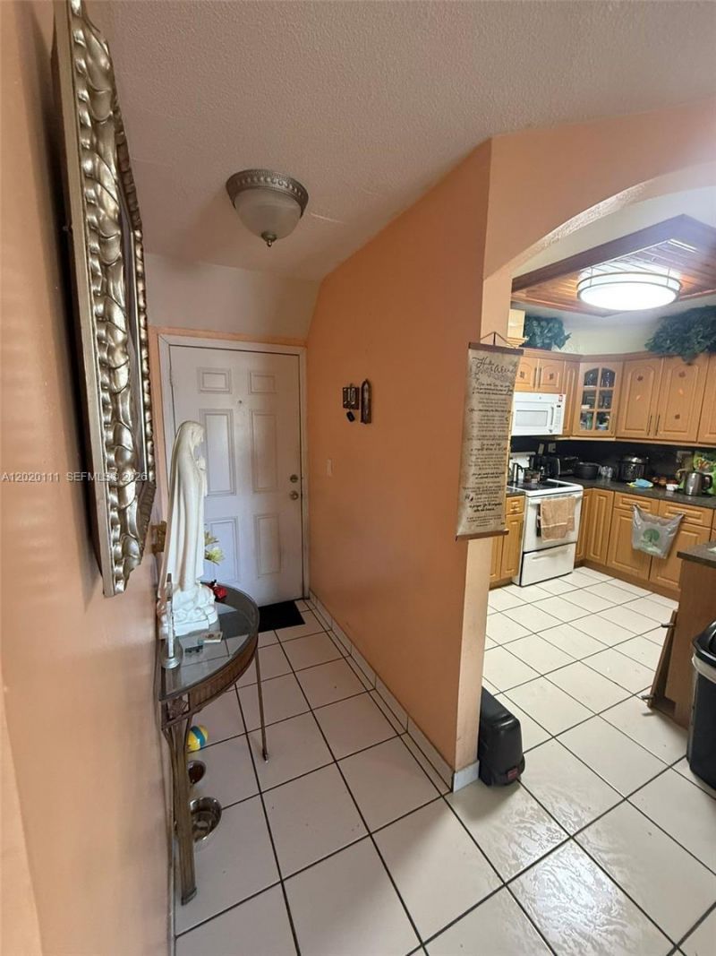 6780 W 2nd Ct, Unit 313, Hialeah, FL 33012 Photo