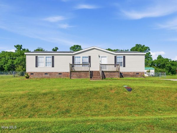 203 Buffy Court , Richlands, NC 28574