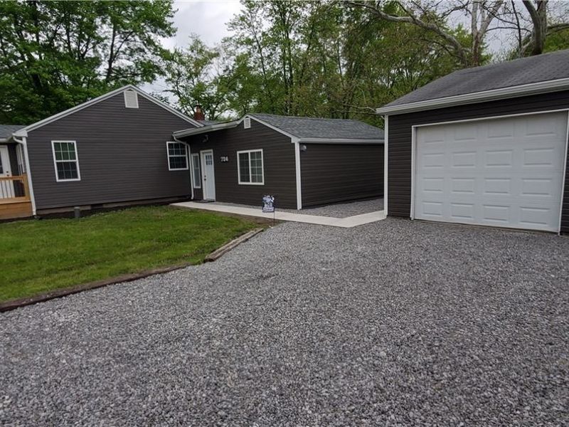 724 Briggs Road, Leavittsburg, OH 44430 Photo 2