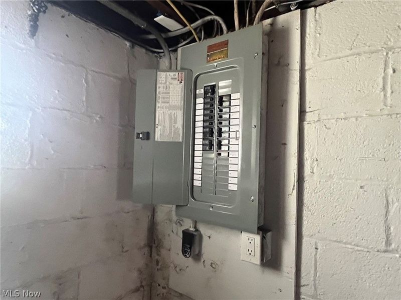304 Lowell Avenue NE, Warren, OH 44483 Photo 28