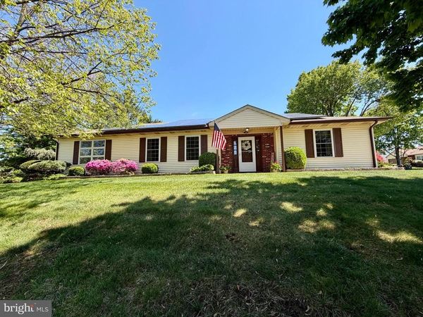 102 CARRIAGE HILL COURT, COLUMBUS, NJ 08022