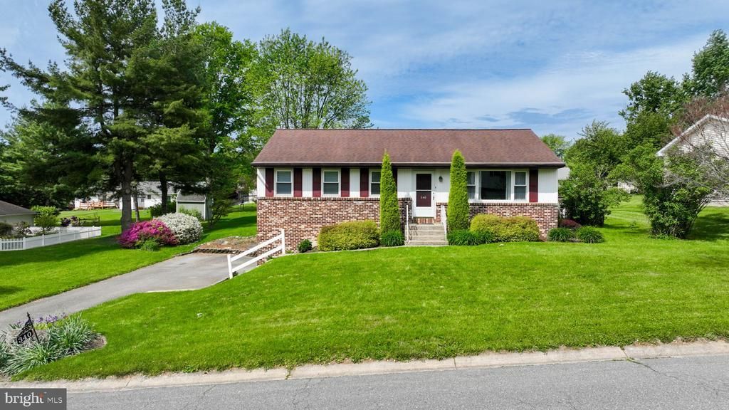 340 CURBY DRIVE , MOUNTVILLE, PA 17554