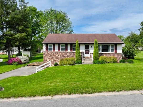 340 CURBY DRIVE , MOUNTVILLE, PA 17554