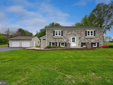 1074 HEARTHSTONE ROAD, LANCASTER, PA 17603