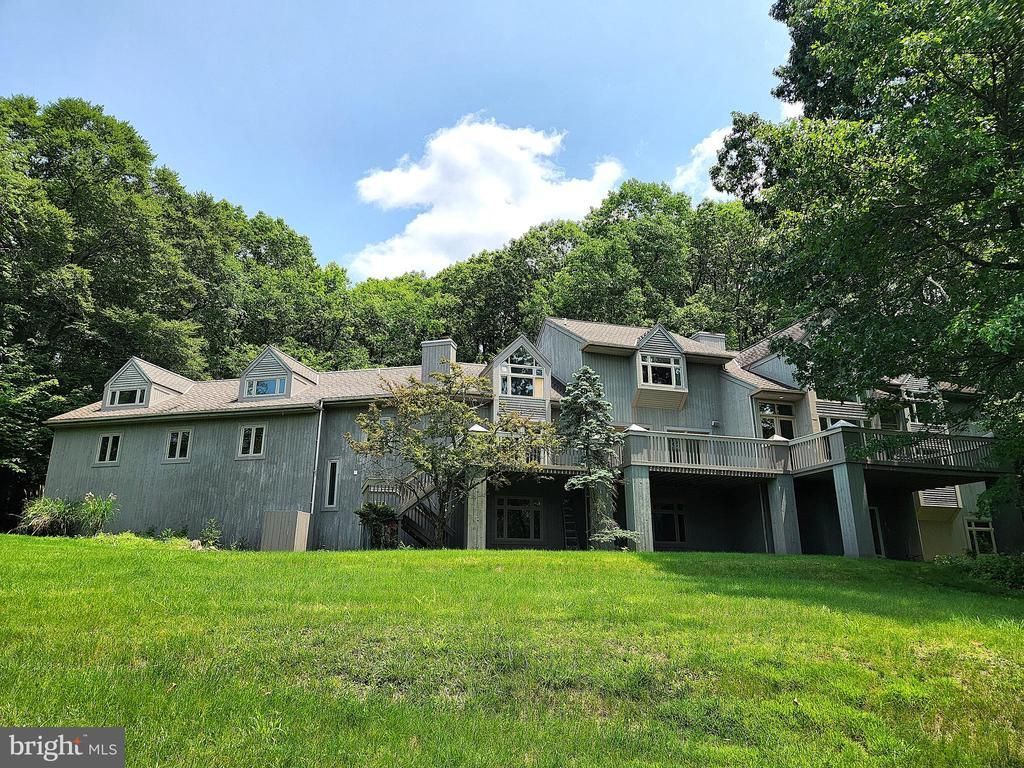 8 WYNDHAM HILL DRIVE , READING, PA 19606