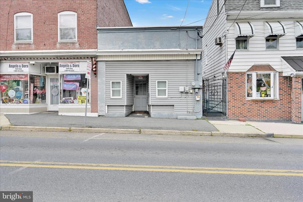 1588 W MARKET STREET, POTTSVILLE, PA 17901