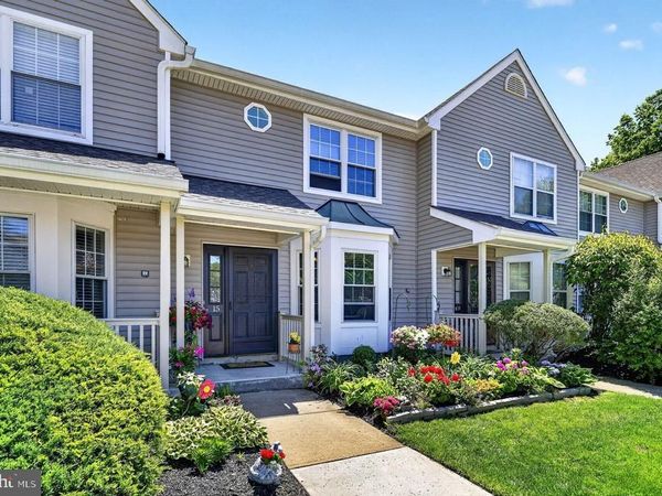 15 STUYVESANT COURT, HIGHTSTOWN, NJ 08520