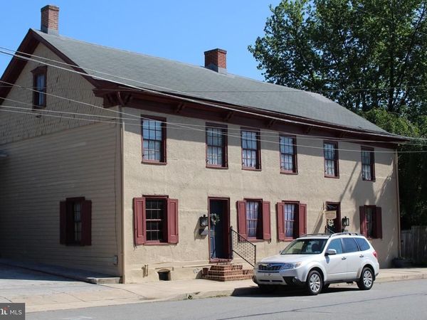 110 114 E MARKET STREET, MARIETTA, PA 17547