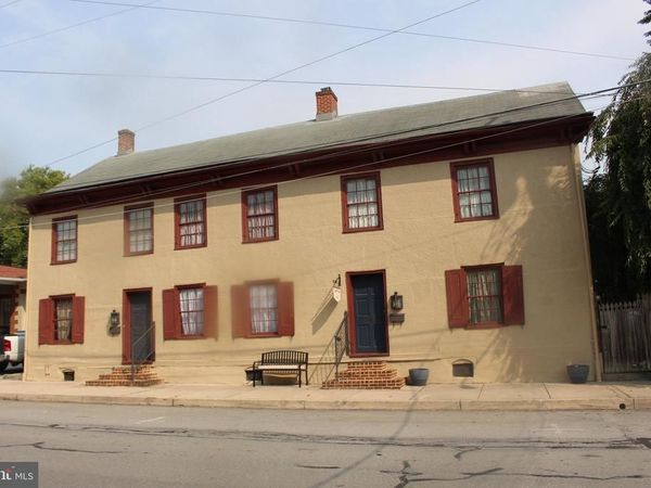 110 114 E MARKET STREET, MARIETTA, PA 17547