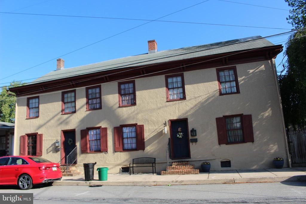 110 114 E MARKET STREET , MARIETTA, PA 17547