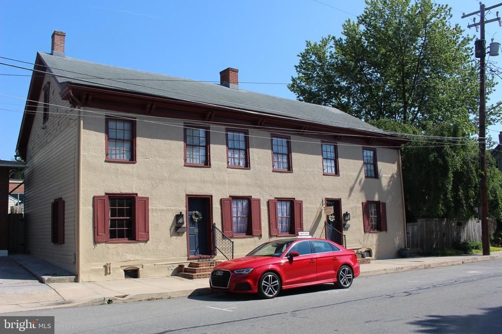 110 114 E MARKET STREET, MARIETTA, PA 17547
