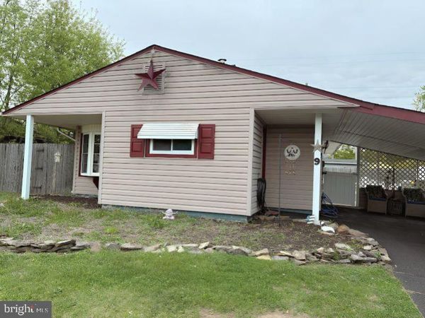 9 DISK LANE , LEVITTOWN, PA 19055