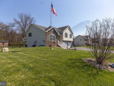 1753 RAVEN DRIVE, CHAMBERSBURG, PA 17202