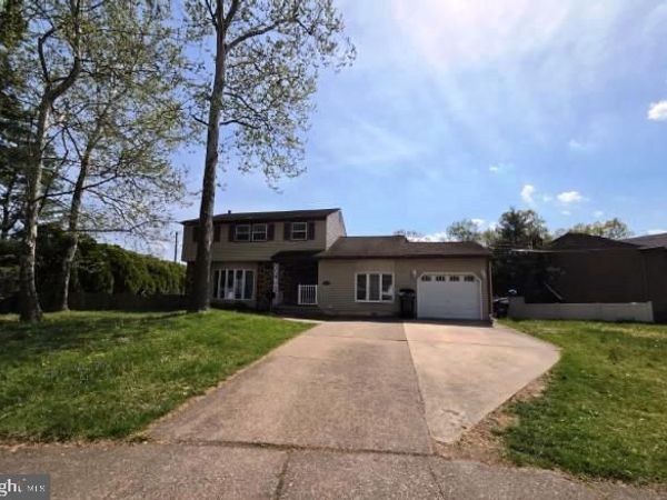 13 GRAY BIRCH COURT , BLACKWOOD, NJ 08012