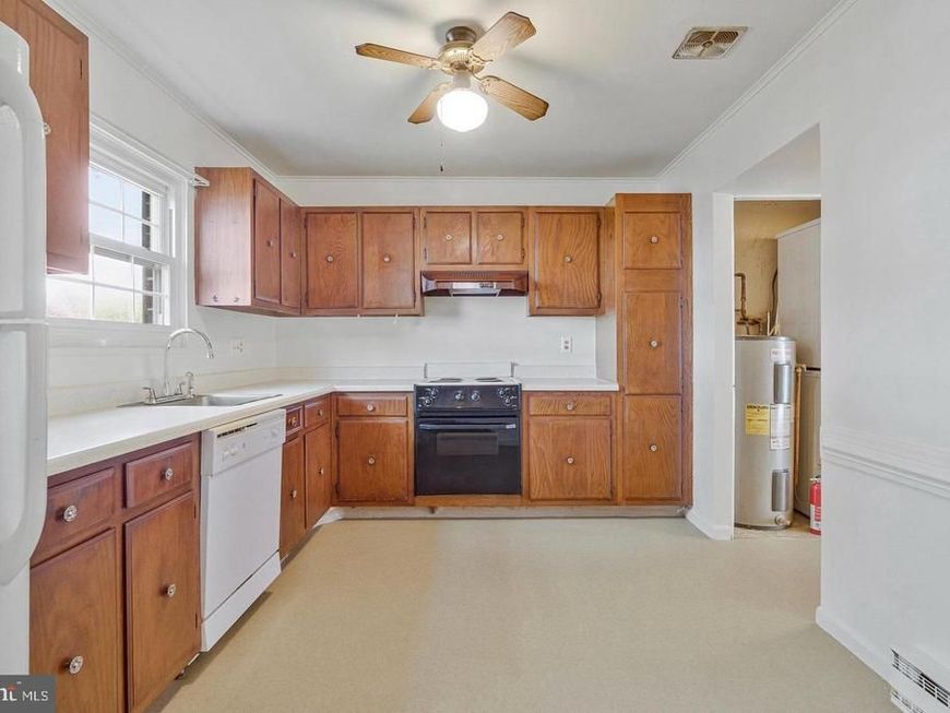 322 E Maple Avenue , Sterling, VA 20164 Main Photo