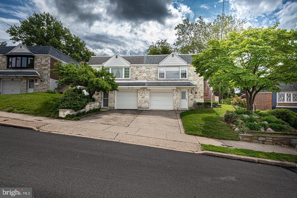 786 Hill Road, Philadelphia, PA 19128 Main Photo