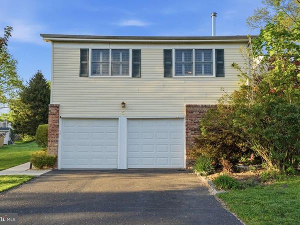 5 CHESTNUT DRIVE, NEWTOWN, PA 18940