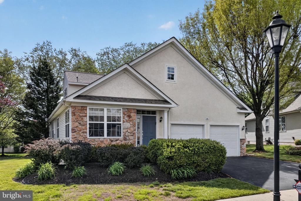 16 ZINNIA WAY, LANGHORNE, PA 19047