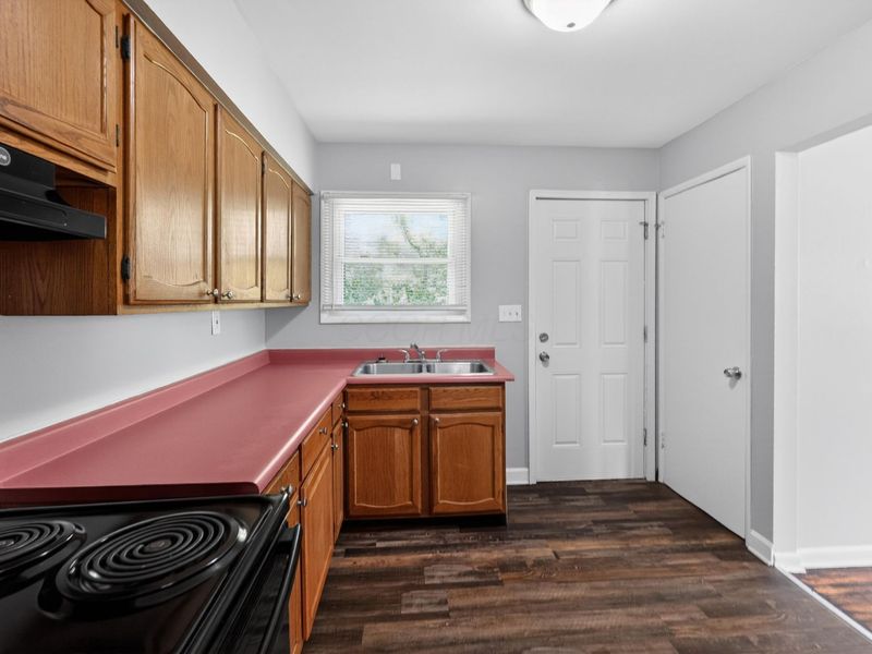 1668 E 26th Avenue , Columbus, OH 43219 Photo 16